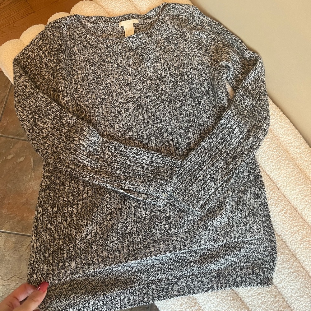 H&M Sweater - Picture 1 of 3